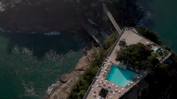Shora Dolů Letecký Pohled Rekreační Střešní Bazén Malém Ostrově Pobřeží — Stock video
