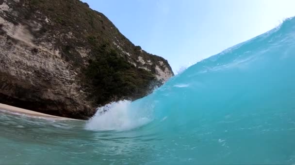 Extreme Slow Motion Aufnahme Wie Sich Lauf Einer Großen Welle — Stockvideo