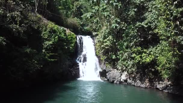 Drone Shot Jednego Wodospadów Alingaling Bali Indonezja — Wideo stockowe