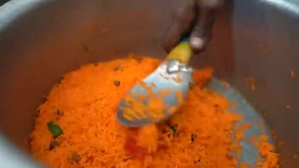 ザルダ米 インド料理またはパキスタン料理の閉店 伝統的なアジア料理 — ストック動画