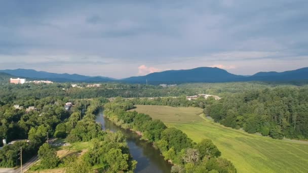 Vista Aérea Del Río Broad Francés Parque Carrier Asheville Carolina — Vídeos de Stock