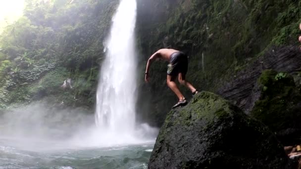 Slow Motion Shot Man Doing Front Flip Rock Swimming Hole — Stockvideo