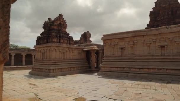 Vista Panorámica Arquitectura Del Templo Ruinas Complejo Hampi Gopura Mandapa — Vídeos de Stock