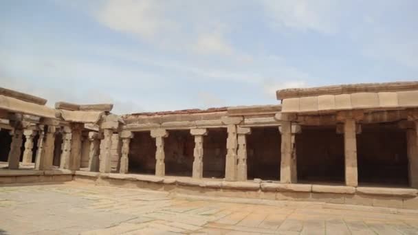 Vista Panorámica Arquitectura Del Templo Ruinas Complejo Hampi Gopura Mandapa — Vídeo de stock