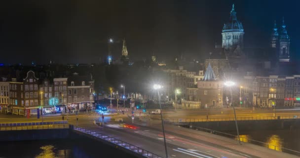 アムステルダムの夜忙しい交差点のタイムラプス — ストック動画