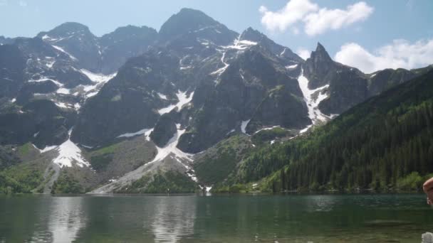 ポーランドのザコパネにあるモルスキー オコの湖と山の写真はまだ残っています — ストック動画