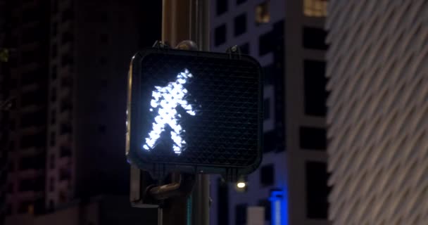 Znak Świetlny Crosswalk Street Przed Muzeum Broad Centrum Los Angeles — Wideo stockowe