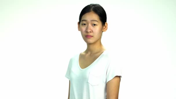 Unga Asiatiska Talet Kvinna Svart Insvept Hår Utan Kosmetiska Make — Stockvideo