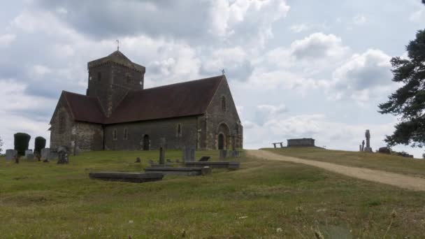 Caducidad Iglesia Santa Marta Sur Inglaterra Situada Alto Una Colina — Vídeo de stock