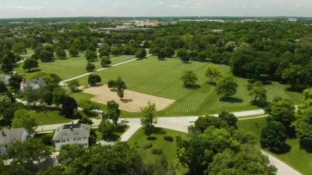Voo Aéreo Sobre Cemitério Militar Milwaukee Wisconsin — Vídeo de Stock