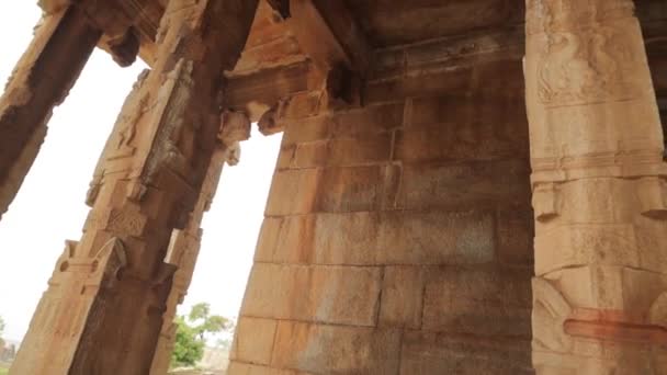 Vista Interior Templo Arruinado Rock Piller Arquitectura Hampi — Vídeos de Stock