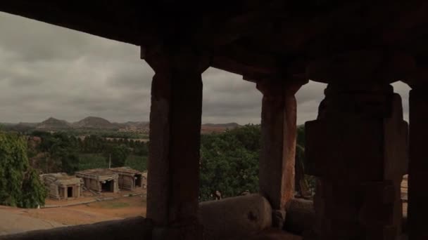 Панорама Вид Через Руїни Храму Вірупакша Вершини Пагорба Хемакута Хампі — стокове відео