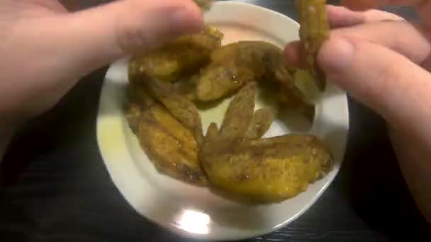Tebasaki Nin Ellerinle Yendiği Zaman Dilimi Nagoya Japonya Özgü Tavuk — Stok video