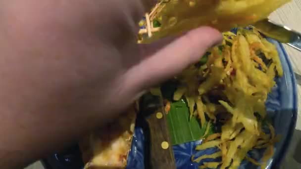 Overhead Timelapse Giant Prawn Fried Papaya Banana Leaf Being Eaten — Stock Video