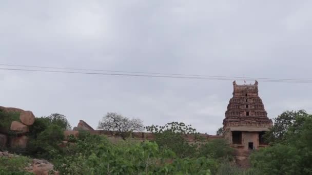 Hampi Tepesindeki Malayavantha Raghunatha Tapınağı Nın Gopuram Inı Yıktı — Stok video