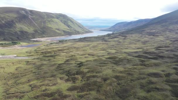 Volo Cinematografico Prati Fiumi Highland Scozia Bella Natura Una Vista — Video Stock