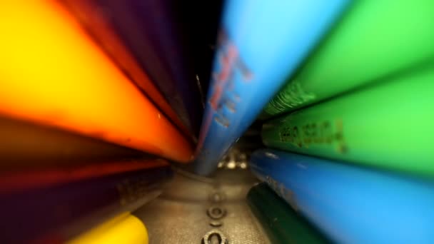 Bir Kavanoz Renkli Kalem Çıkarıyorum Dipten Başlayıp Uçlarını Gösteriyorum Eşsiz — Stok video