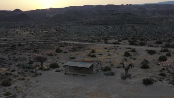 Log Kabin Gurun Tabernas Saat Matahari Terbenam Dengan Drone Almeria — Stok Video