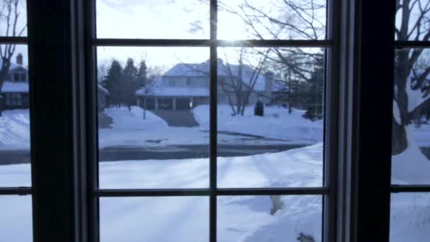 Näkymä Halkaistun Ikkunaruudun Läpi Luminen Katu Talvella Eden Prairie Minnesota — kuvapankkivideo