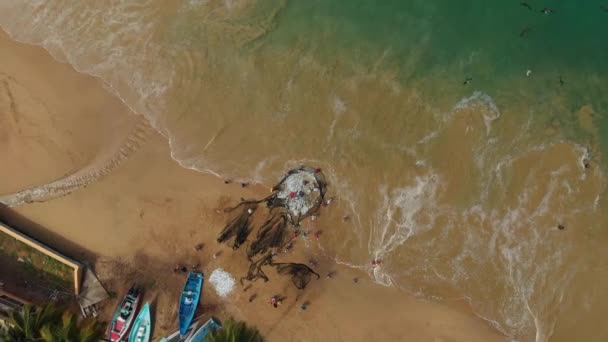 Epische Antenne Drone Voet Van Een Sleepnet Vangst Het Strand — Stockvideo