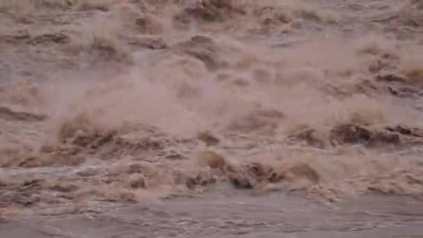 印度卡纳塔克邦北部巴萨瓦萨加尔水库淹没一切的洪水不断上涨 — 图库视频影像