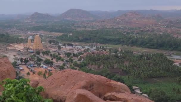 Vista Panorámica Del Templo Hampi Virupaksha Río Desde Cima Colina — Vídeos de Stock