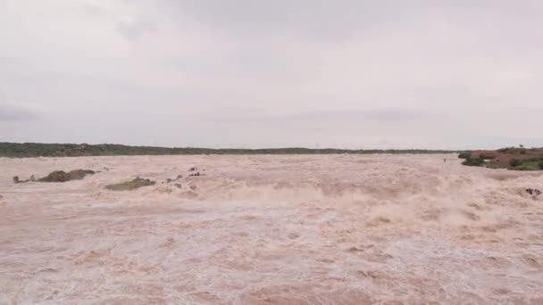 Vesnice Stromy Malé Kopce Potopené Povodni Důsledku Silného Deště Způsobuje — Stock video