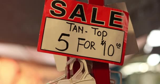 Swap Meet Garage Sale Sign Indoors Chinatown Exibindo Tops Tan — Vídeo de Stock