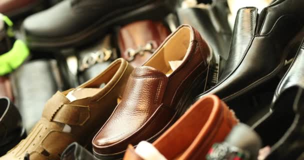 Кожаные Туфли Навалены Стильный Дизайн Премиум Класса Демонстрируется Высоком Qulaity — стоковое видео