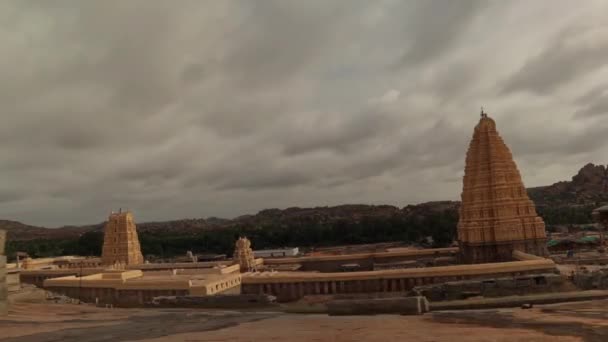 Hindistan Hampi Deki Hemakuta Tepesinin Tepesinden Virupaksha Tapınağının Üstündeki Hareket — Stok video