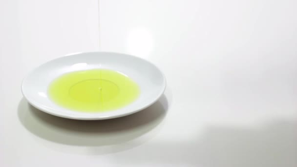 Pour Olive Oil Bottle Plate — Stock Video