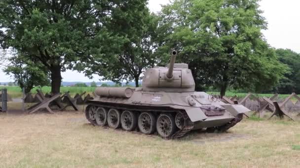 Történelmi Tank Második Világháborúból Egy Múzeumban Darkovickyben Sziléziában Csehországban — Stock videók