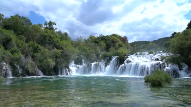 Belle Cascate Nel Famoso Parco Nazionale Croato Krka Con Acqua — Video Stock