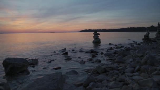 Słońce Zachodzi Nad Chorwackim Morzem Latem Nad Łagodnymi Falami — Wideo stockowe