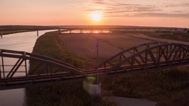 Beau Pont Ferroviaire Tourné Lever Soleil Drone Tiré Long Pont — Video