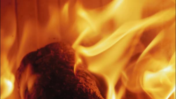 Спалювання Полум Каміні Дерев Яних Колодах Середній Постріл Щоб Крупним — стокове відео