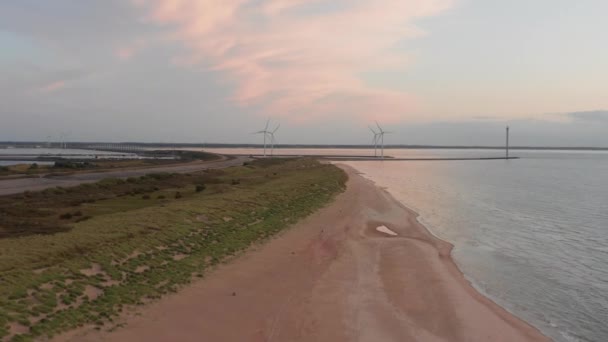 夏天日落时荷兰内尔泰耶 詹斯岛的海滩 空中射击 — 图库视频影像