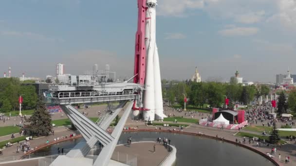 Moskou Fontan Druzhba Narodov Kamennyy Tsvetok Vostok Rocket Met Een — Stockvideo