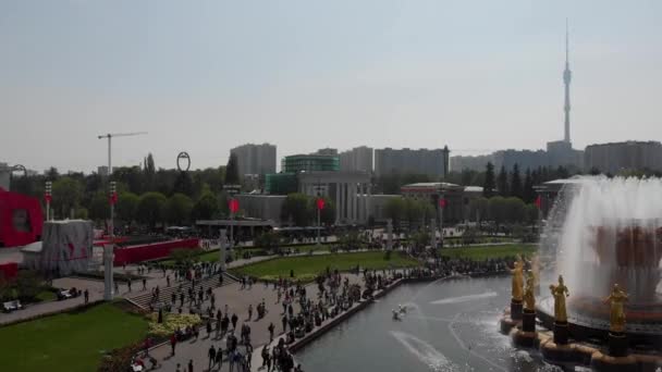 Moscow Fontan Druzhba Narodov Kamennyy Tsvetok Vostok Foguete Com Drone — Vídeo de Stock