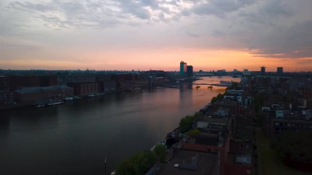 Voando Sobre Amsterdam Skyline Pôr Sol Por Drone Sobre Rio — Vídeo de Stock