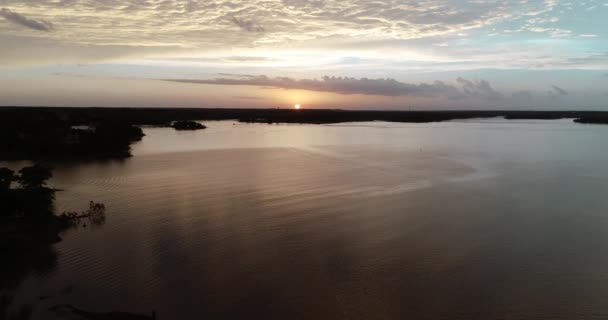 Flygdrönare Flyger Över Lake Lewisville Texas Efter Storm Vacker Solnedgång — Stockvideo