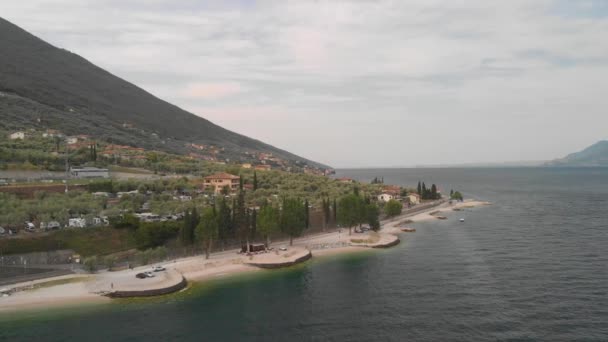 Antenna Professionale Sul Lago Garda Che Vede Costa Isola Abbandonata — Video Stock