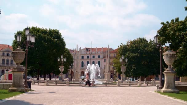 Bela Fonte Parque Prato Della Valle Pádua Itália Dia Ensolarado — Vídeo de Stock