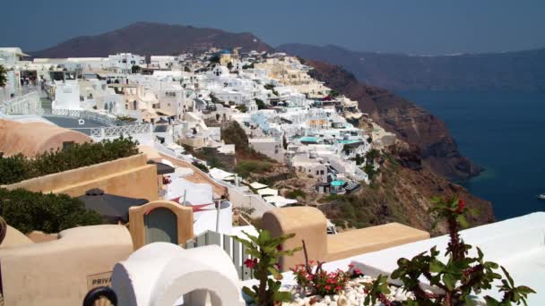 Picturesque White Buildings Oia Santorini Greece Looking East Sunny Day — Stok Video