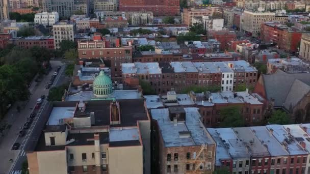 Luchtbeelden Door Harlem Buurt Van New York Gouden Uur Zonsopgang — Stockvideo