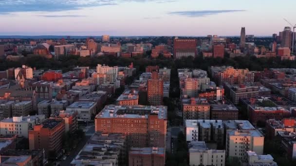 Letecký Záznam Nad Harlemem New York Rozbřesku Kamera Míří Dolů — Stock video