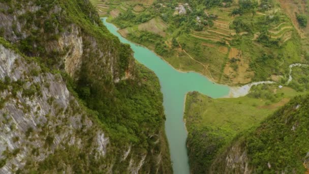 Lento Hacia Abajo Revelan Magnífico Agua Verde Turquesa Que Corta — Vídeo de stock