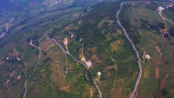 Aereo Tiro Ascendente Sopra Montagne Nebbiose Del Vietnam Del Nord — Video Stock