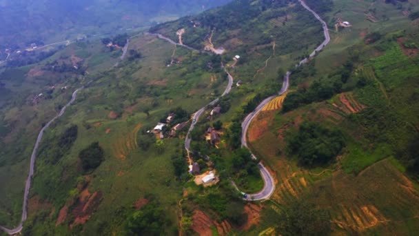 Kuzey Vietnam Sisli Dağlarında Ilerleyen Hava Aracı Çene Khoanh Rampası — Stok video