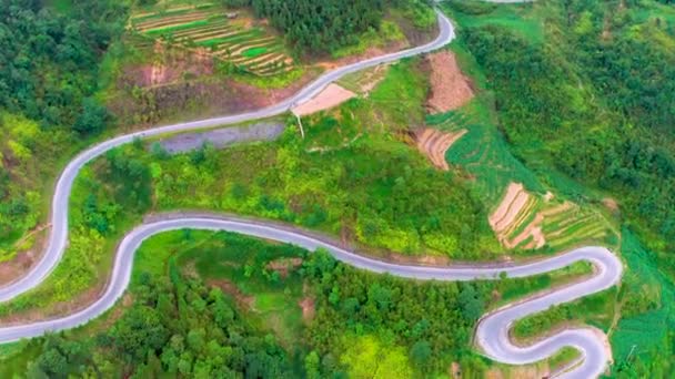 Winding Wiggling Road Cut Beautifully Mountainside Dong Van Karst Plateau — Stock Video